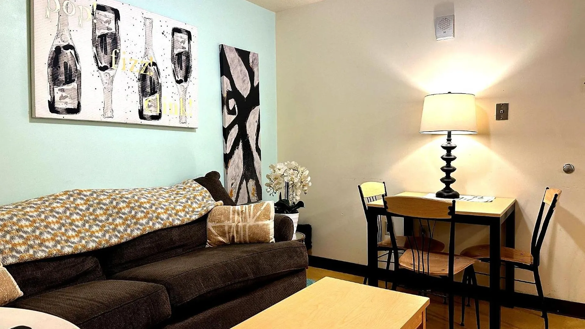 Stay Pittsburgh Hostel